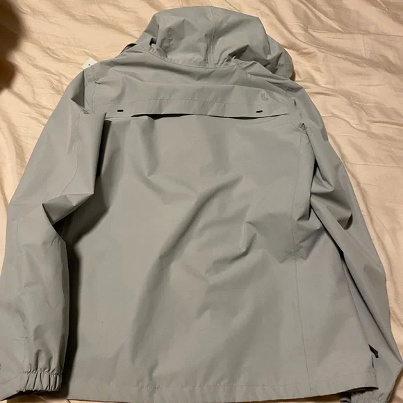 Lole NWOT rain shell - Picture 4 of 7